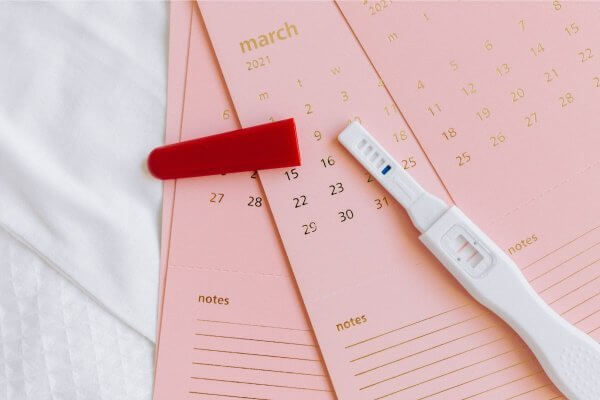Positive pregnancy test can be associated with early pregnancy symptoms