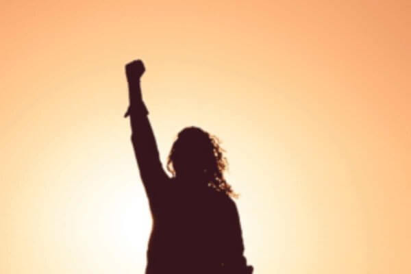 Woman's sillhouette against the setting sun - life expectancy after cancer